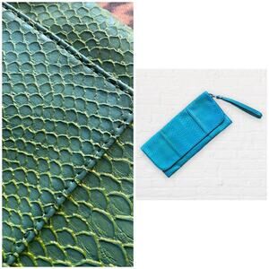 Deena & Ozzy Urban Outfitters green snake embossed clutch